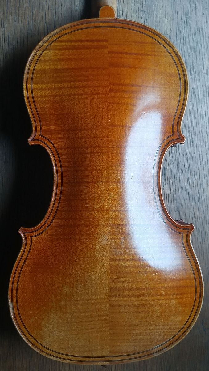 Maggini labelled violin